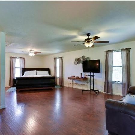 Bed and Breakfast Austin Escape Cedar Creek Екстер'єр фото