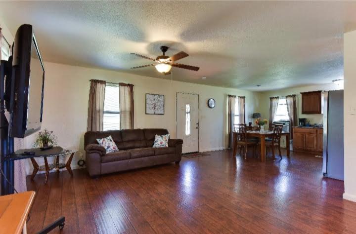 Bed and Breakfast Austin Escape Cedar Creek Екстер'єр фото